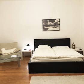 Apartment for rent for €1,700 per month in Vienna, Margaretenstraße