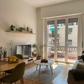 Apartment for rent for €2,180 per month in Milan, Via Negroli