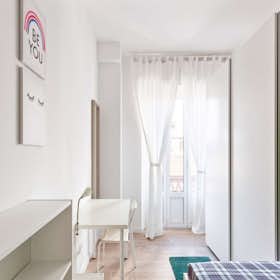 Cameră privată de închiriat pentru 740 EUR pe lună în Milan, Via Pantigliate