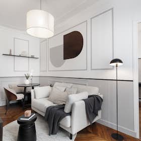 Apartment for rent for €4,127 per month in Paris, Rue du Caire