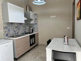 Apartamento para alugar por € 1.000 por mês em Catania, Via Carmelitani