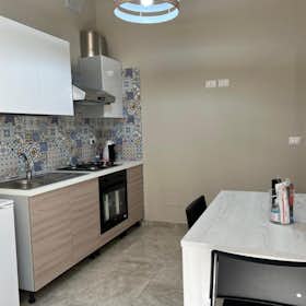 Apartamento para alugar por € 1.000 por mês em Catania, Via Carmelitani