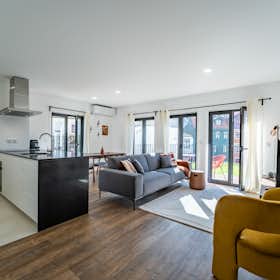 Apartment for rent for €3,000 per month in Vila Nova de Gaia, Rua do Pilar