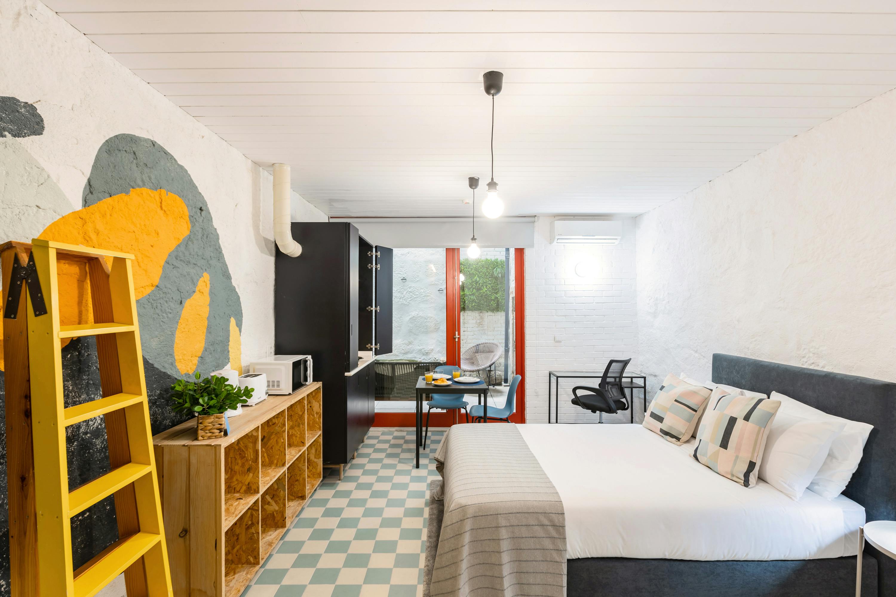 Studio for rent for €5,000 per month in Porto, Rua de Trás