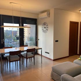 Apartment for rent for €3,400 per month in Milan, Largo Marco Zanuso