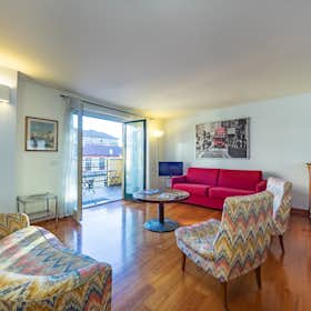 Apartment for rent for €3,600 per month in Milan, Via Vignola