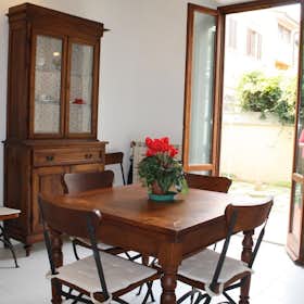 Apartment for rent for €2,000 per month in Florence, Via di Ricorboli
