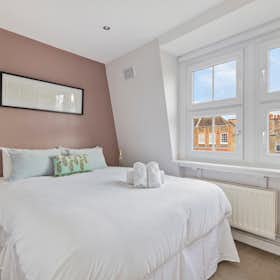 Apartment for rent for £5,500 per month in London, Hoxton Street