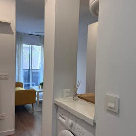Apartment for rent for €1,305 per month in Madrid, Calle de Montoya