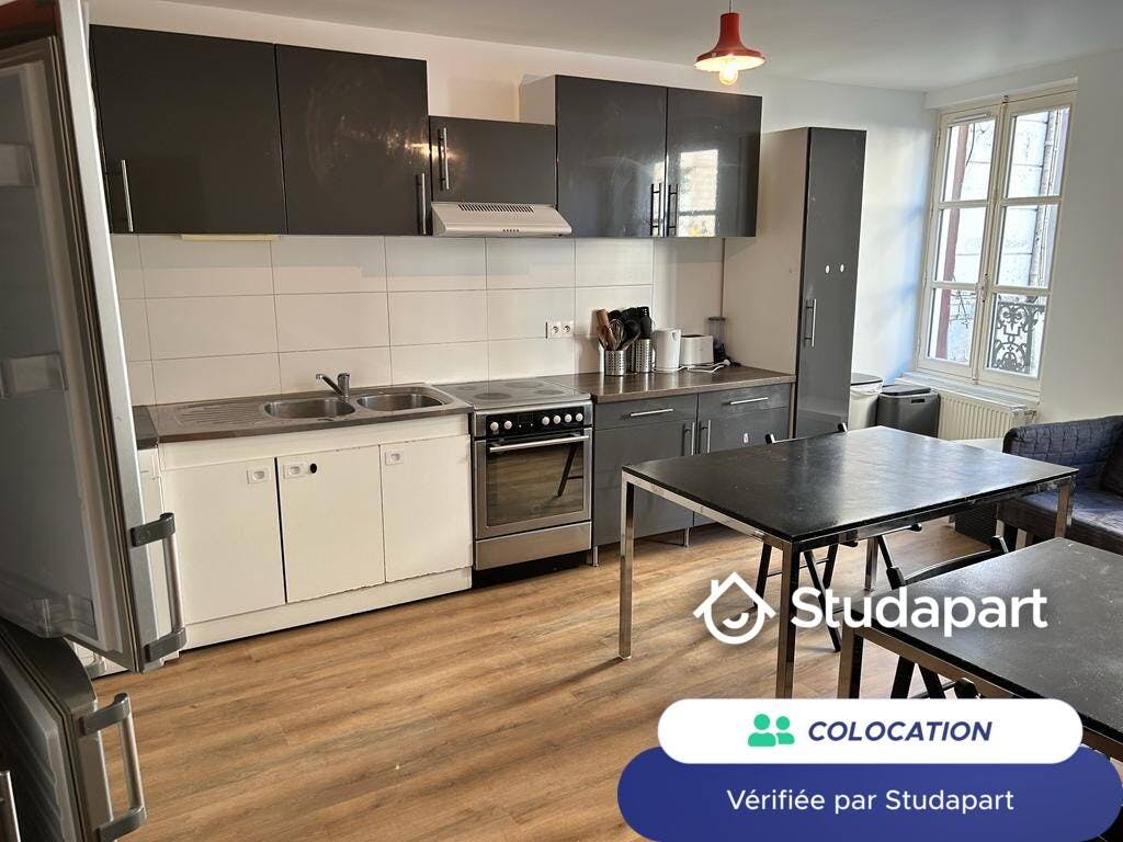 Private room for rent for €405 per month in Compiègne, Rue Eugène Floquet