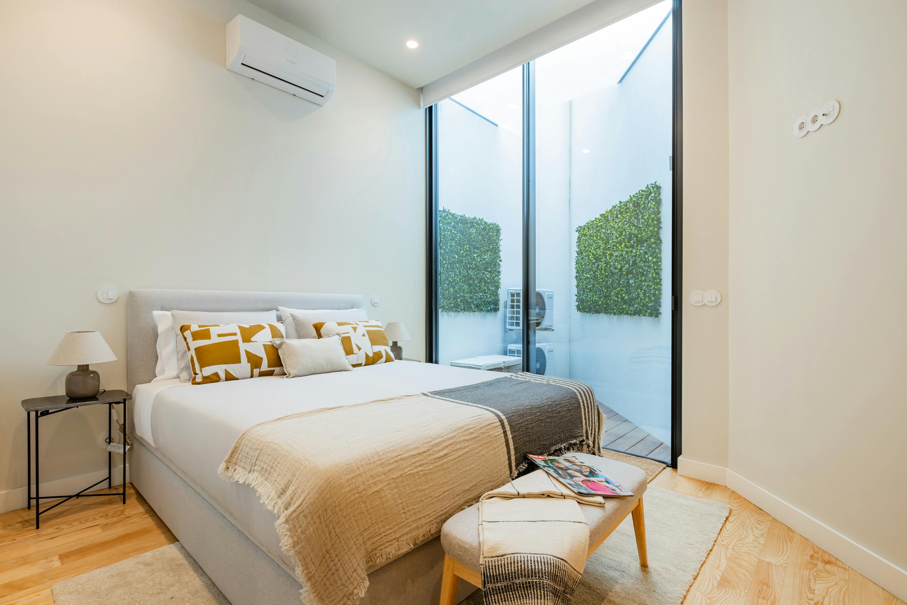 Apartment for rent for €5,000 per month in Porto, Rua de Agramonte