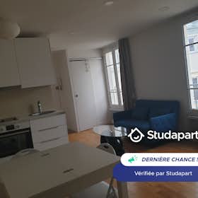 Apartment for rent for €1,400 per month in Paris, Quai Saint-Michel