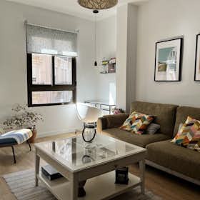 Apartment for rent for €2,100 per month in Valencia, Carrer del Literat Azorín