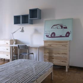 Gedeelde kamer te huur voor € 490 per maand in Milan, Via Orti