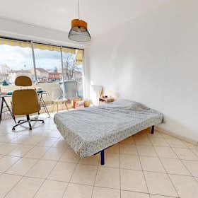 Private room for rent for €550 per month in Villeurbanne, Cours Tolstoï