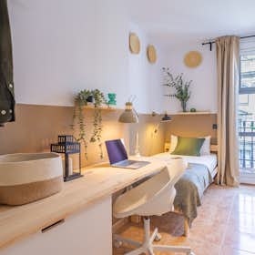 Private room for rent for €850 per month in Barcelona, Carrer de Pelai