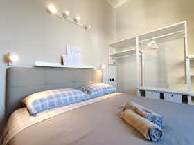 Appartement te huur voor € 1.400 per maand in Milan, Via Valassina