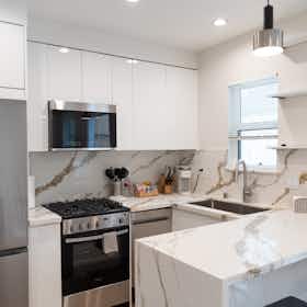 Lägenhet att hyra för $2,992 i månaden i North Hollywood, Huston St