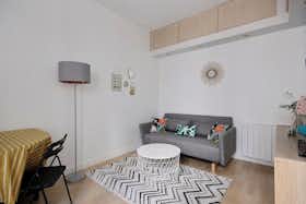 Apartment for rent for €1,417 per month in Paris, Rue du Capitaine Marchal