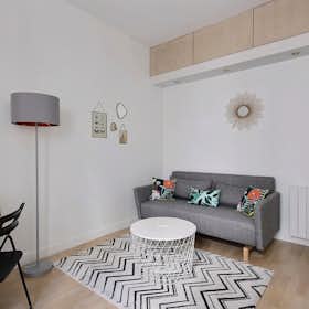 Apartamento para alugar por € 1.378 por mês em Paris, Rue du Capitaine Marchal