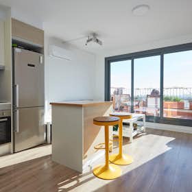 Apartment for rent for €1,995 per month in Barcelona, Carrer de Sostres