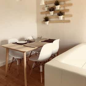 Apartment for rent for €800 per month in Segovia, Calle del Taray