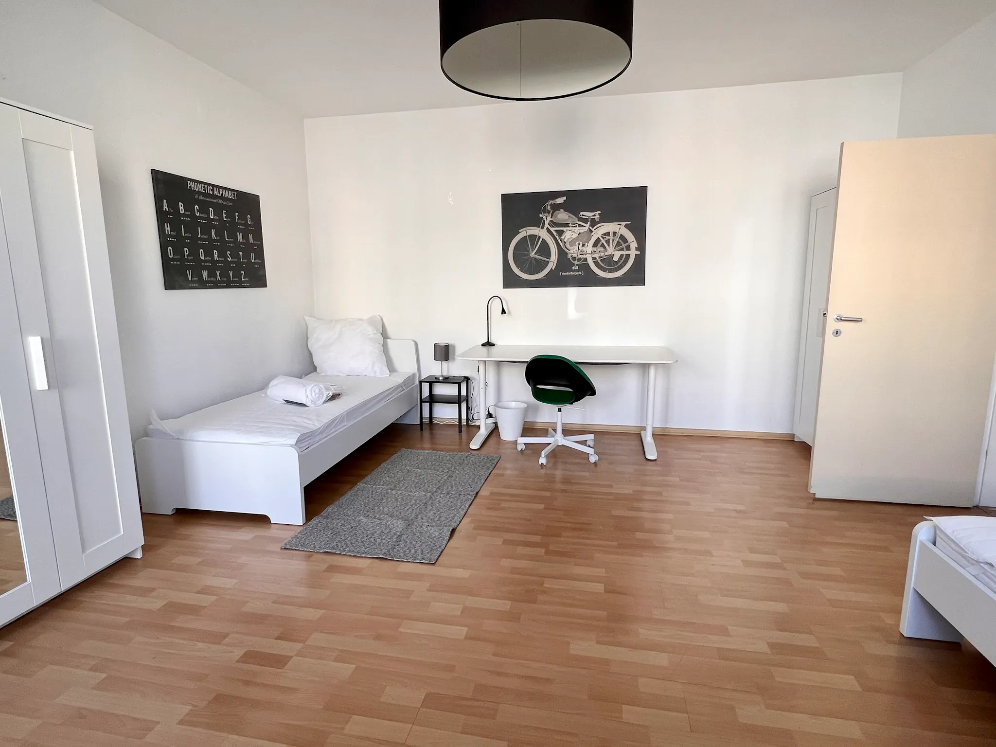 Uhlandstraße, Berlin preview