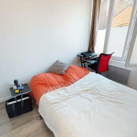 Private room for rent for €526 per month in Lille, Rue Bourignon