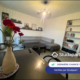 Apartamento para alugar por € 970 por mês em Grenoble, Rue de Stalingrad