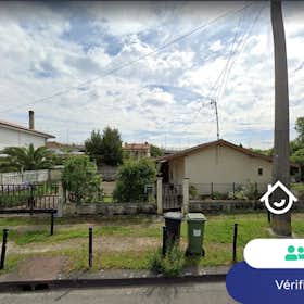Private room for rent for €435 per month in Bordeaux, Allée de Vampeule