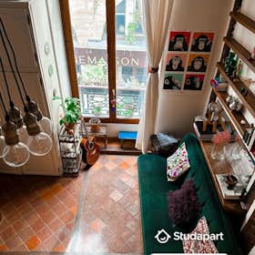 Apartment for rent for €1,800 per month in Paris, Rue Saint-Sauveur