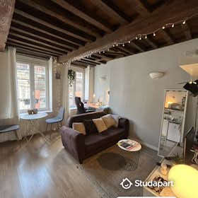 Apartment for rent for €626 per month in Lille, Rue Pierre Mauroy