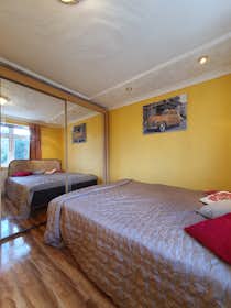 Отдельная комната сдается в аренду за 800 € в месяц в Feltham, Camden Avenue