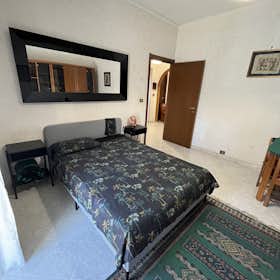Apartment for rent for €1,250 per month in Rome, Via delle Naiadi