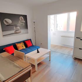 Apartment for rent for €1,300 per month in Madrid, Calle de Isidro Fernández