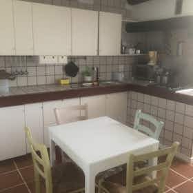 Private room for rent for €450 per month in Trento, Via Vittorio Marchesoni