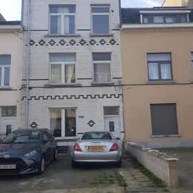 单间公寓 正在以 €700 的月租出租，其位于 Molenbeek-Saint-Jean, Avenue Édouard Bénès