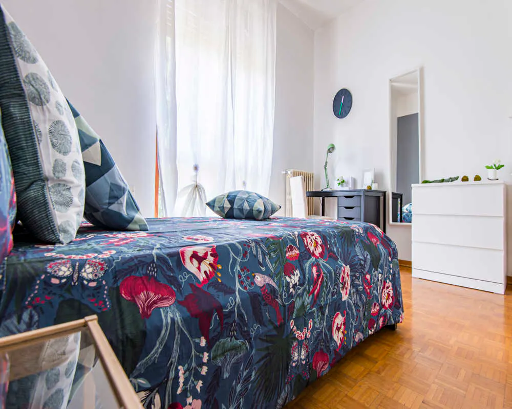 Private room in Viale San Gimignano, Milan (1506100) ROOM