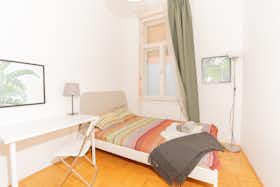 Private room for rent for HUF 150,861 per month in Budapest, Teréz körút