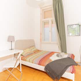 Private room for rent for HUF 151,691 per month in Budapest, Teréz körút