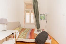 Private room for rent for HUF 151,564 per month in Budapest, Teréz körút