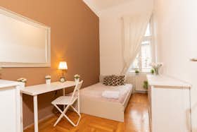 Private room for rent for €290 per month in Budapest, Teréz körút