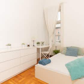 Private room for rent for HUF 112,620 per month in Budapest, Teréz körút