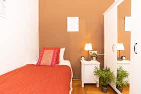 Отдельная комната сдается в аренду за 112 386 HUF в месяц в Budapest, Teréz körút