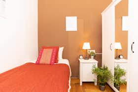 Private room for rent for HUF 112,516 per month in Budapest, Teréz körút