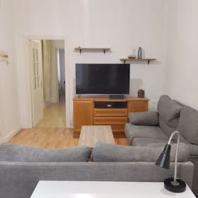 Apartment for rent for €1,100 per month in Madrid, Plaza de Bami