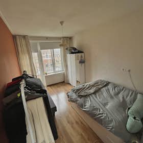 Private room for rent for €810 per month in Rotterdam, Troelstrastraat