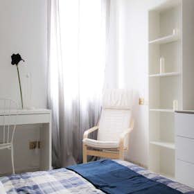 Private room for rent for €865 per month in Milan, Viale Ortles