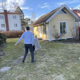 Дом сдается в аренду за 14 051 SEK в месяц в Djursholm, Birkavägen