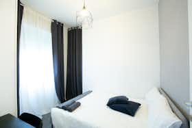 Privé kamer te huur voor € 585 per maand in Milan, Via Carlo Marx
